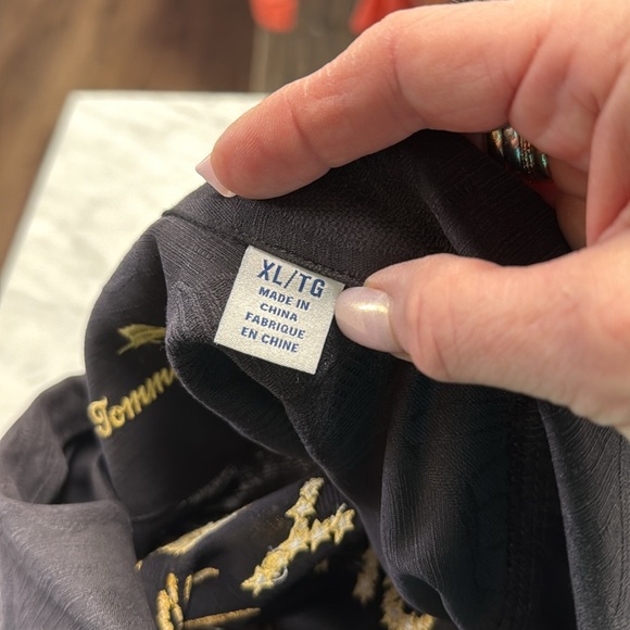 Tommy Bahama Men's Black "2021" Embroidered Short Sleeve Button Down Size XL - Picture 4 of 9
